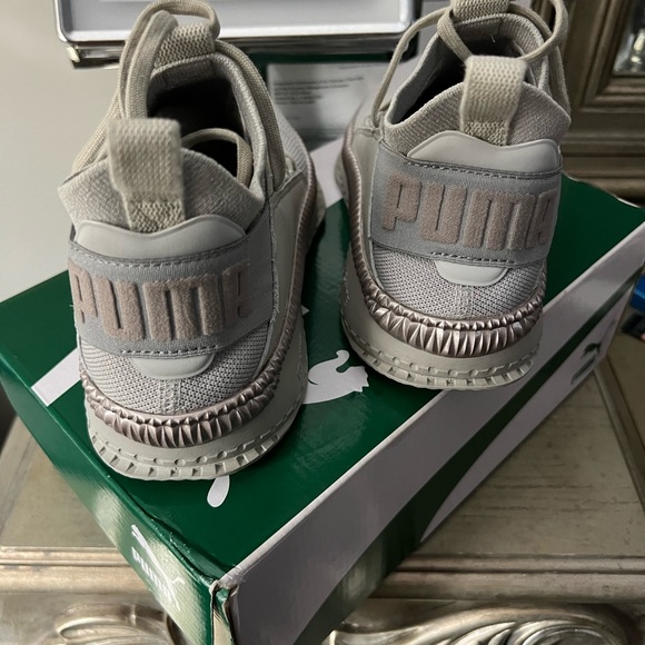 Puma gym shoes color gray, violet ~metallic beige - Picture 4 of 4